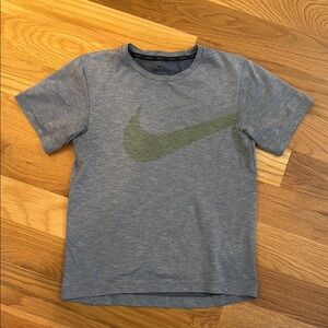 Nike Gray and Green Short Sleeve Tees